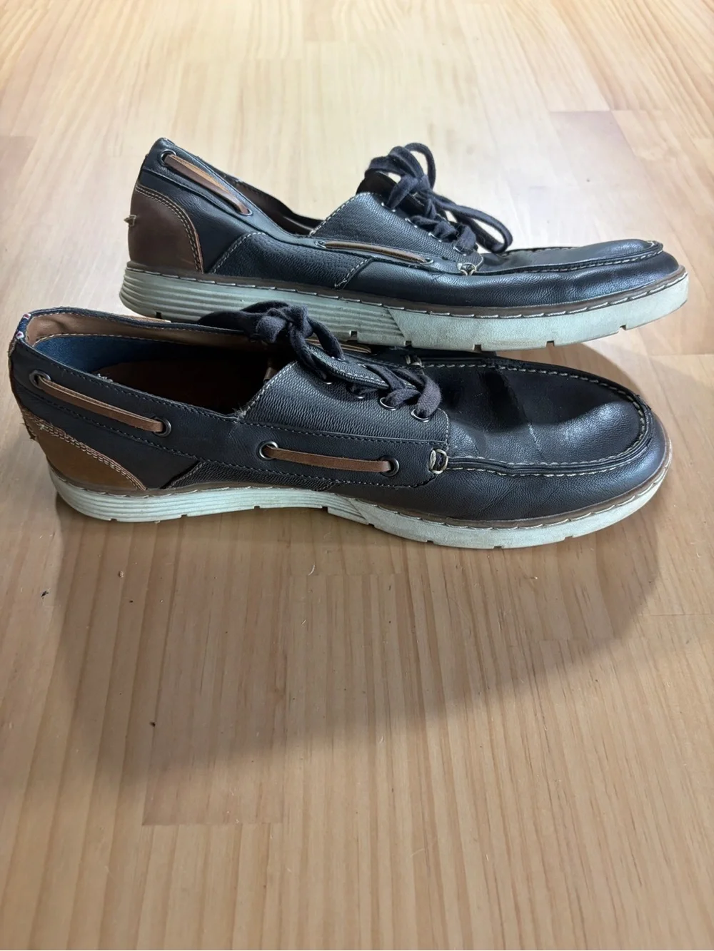 Sonoma Men's Black Leather Boat Shoes with Tan Accents A6